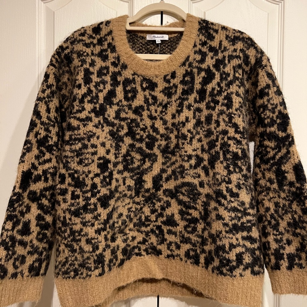 Crewneck Pullover Sweater in Leopard